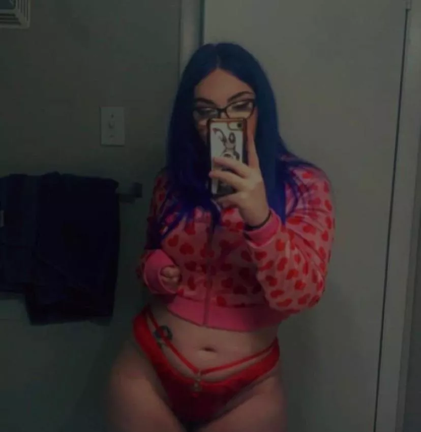 I’m new to Reddit! Bi emo girl