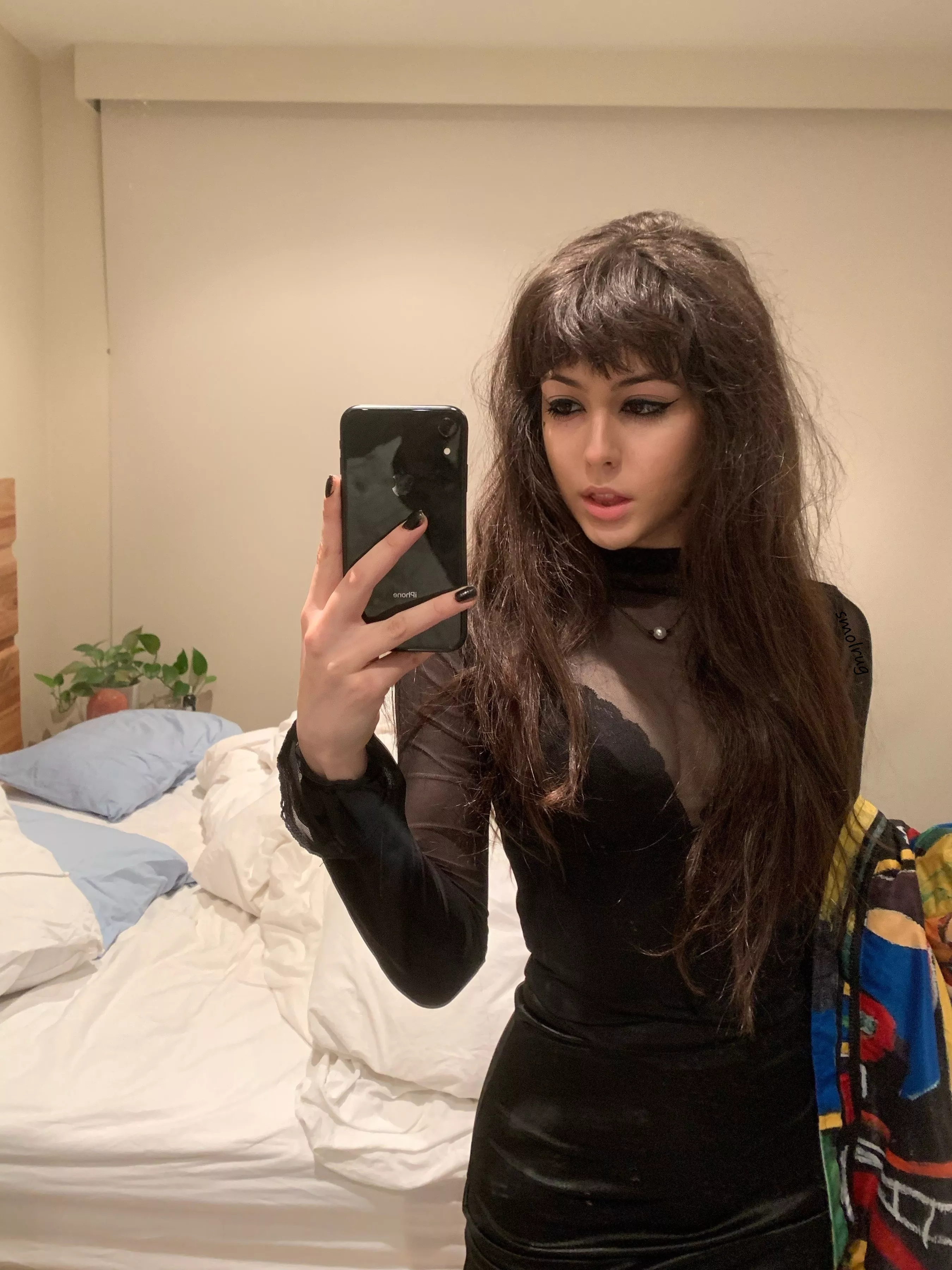 Im not wearing panties to our first date🖤 18f