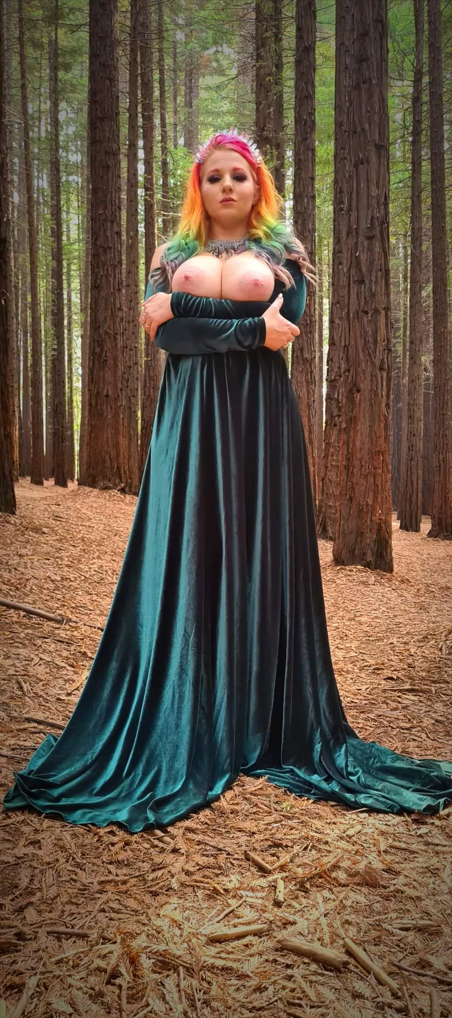 Imagine finding me walking through a forest 😏