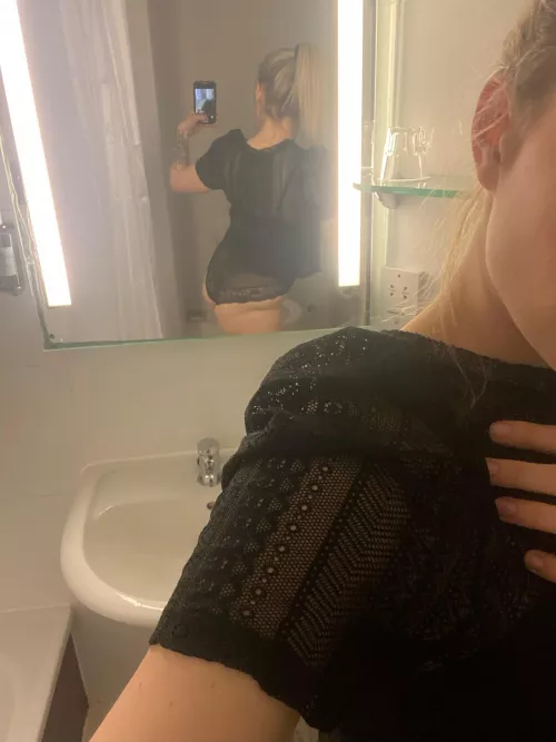 In the next room is a guy I just met an hour ago, guess what I’m going to be doing 😈 x