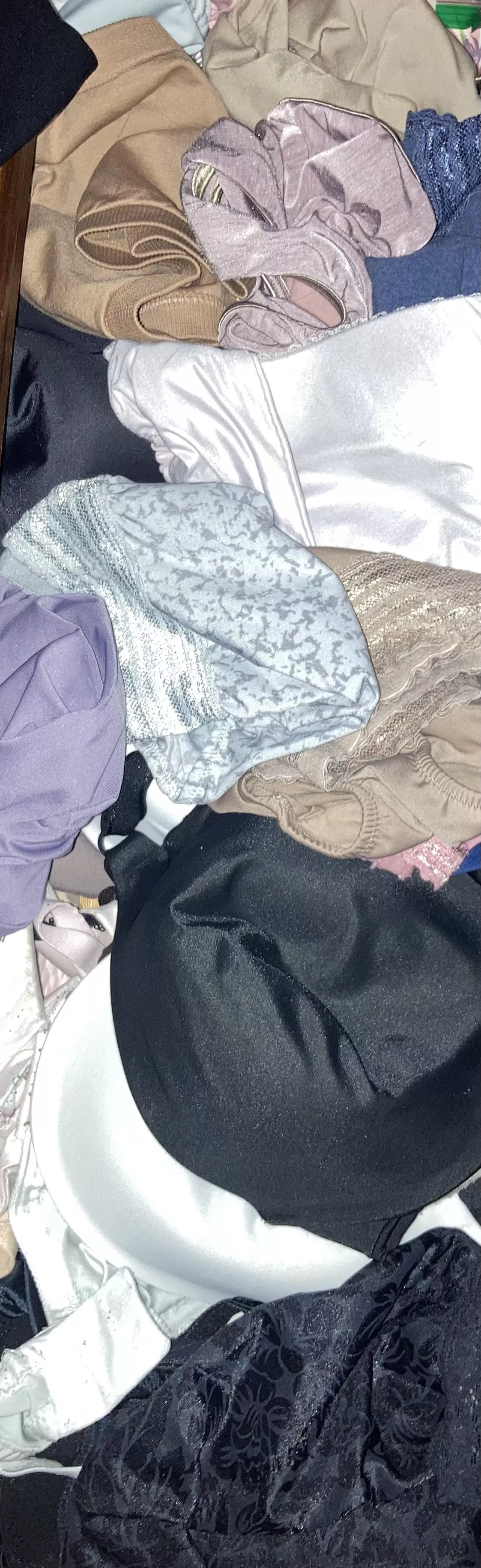 Inside look on the drawer. Those white ones always get a yellow gusset within a few hours 🔥