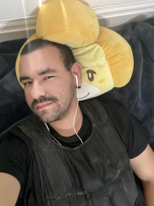 Isabelle providing comfort after a jogging session 😁