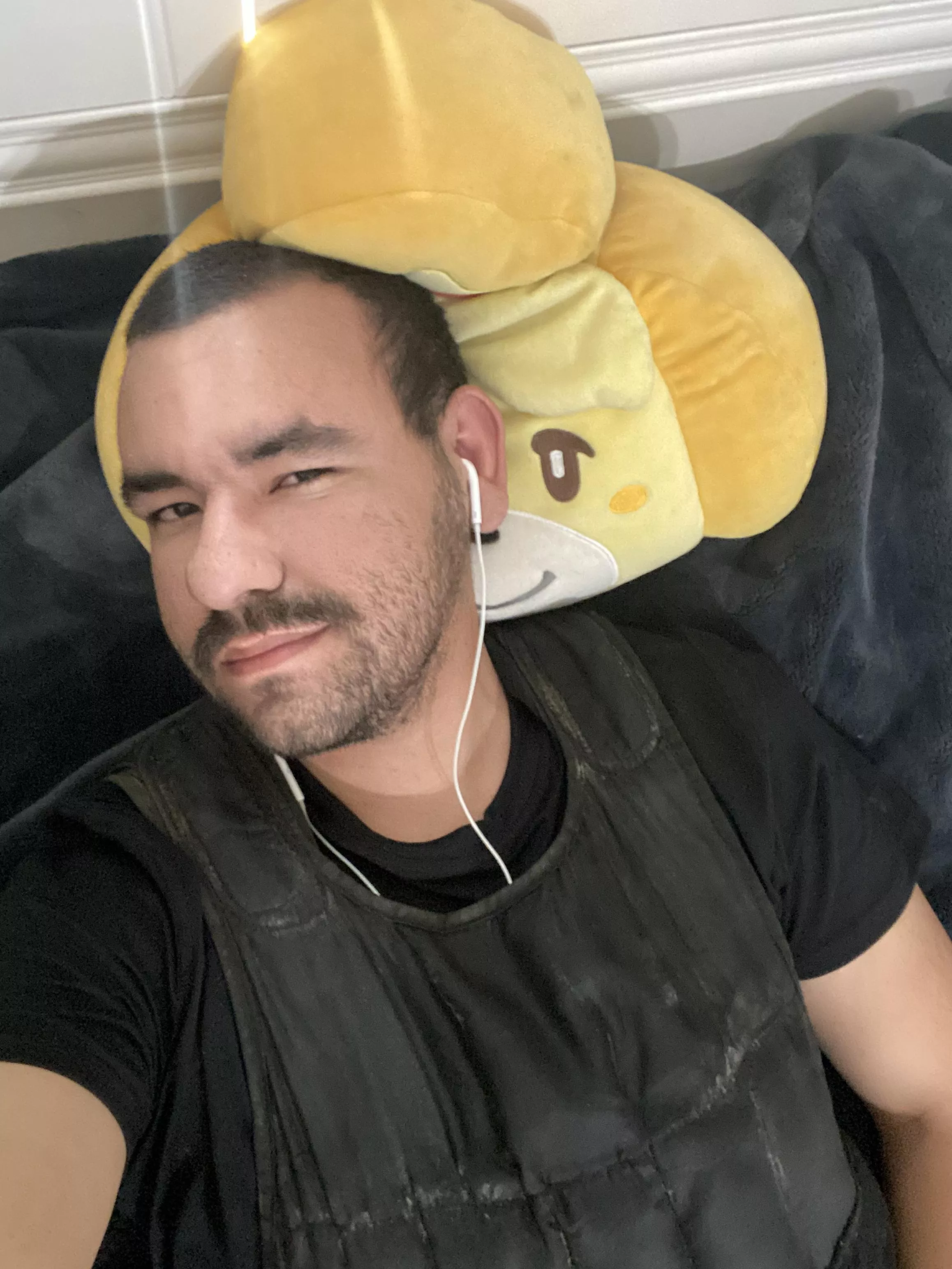 Isabelle providing comfort after a jogging session 😁