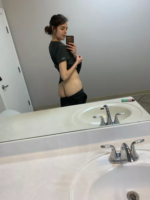 It was a no panties type of day😉💦🍑