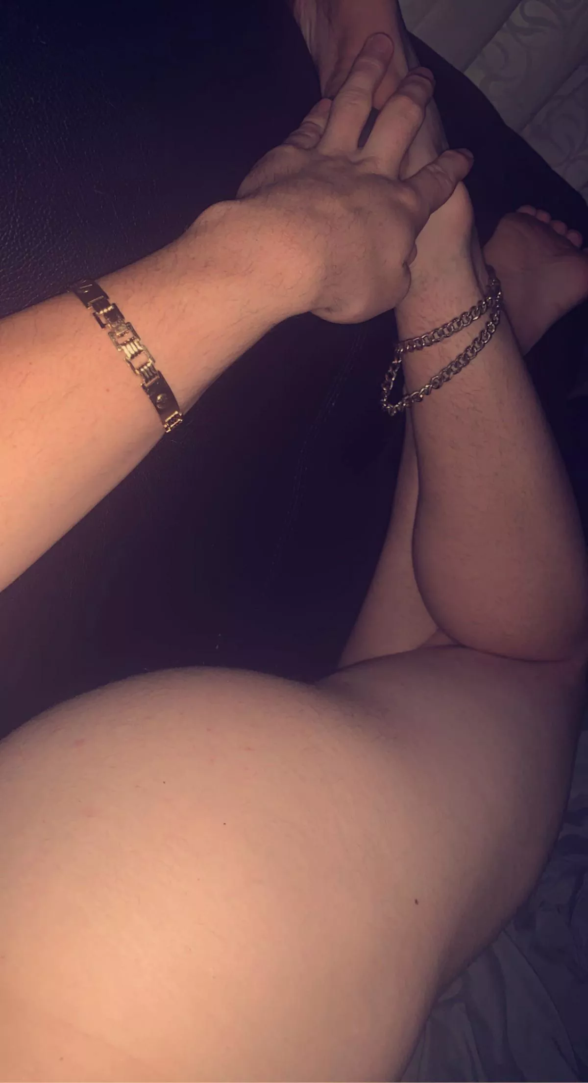 It'd be a shame if someone would d-d-dominate me in bed rn 🥵