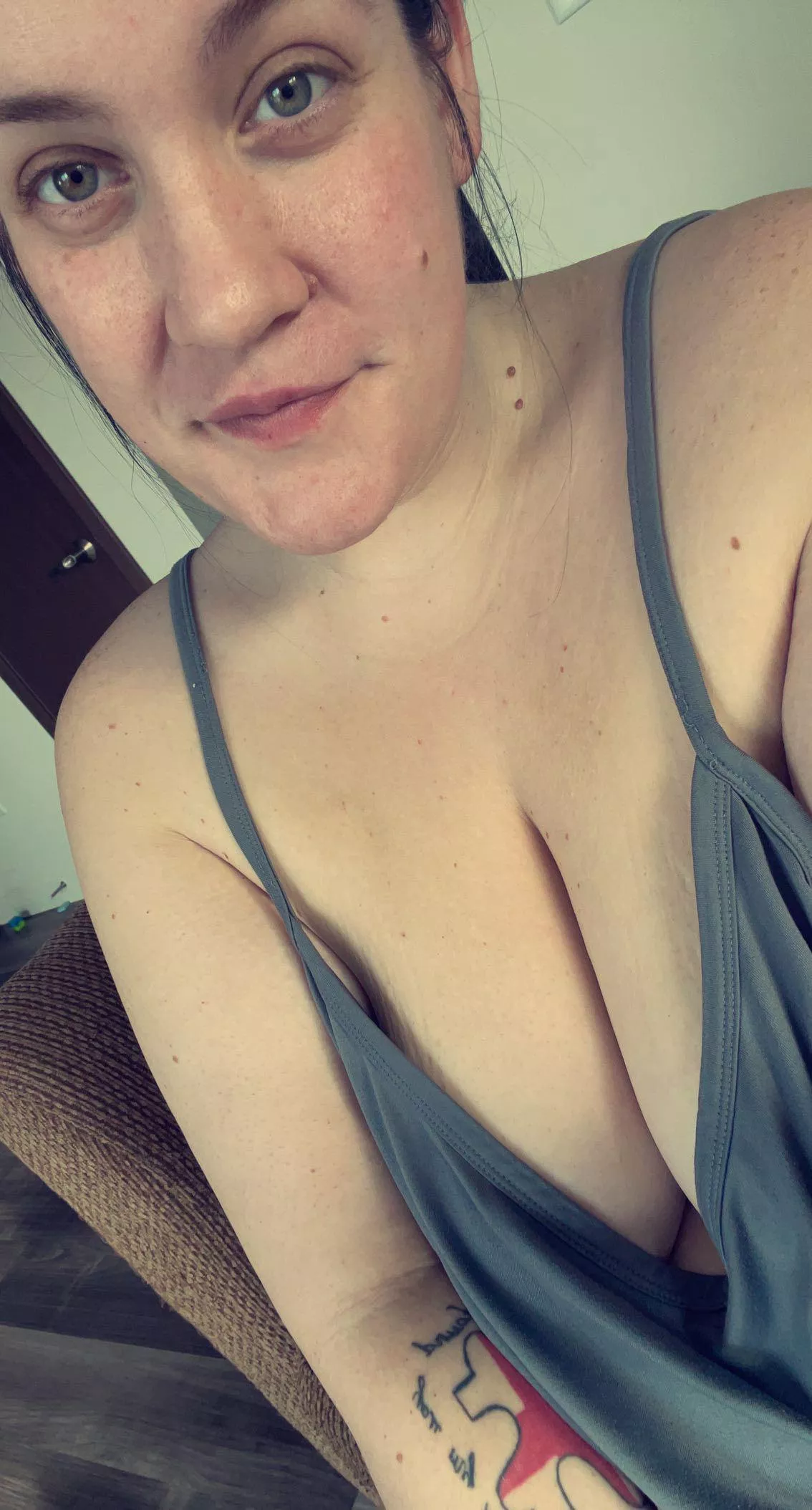 It’s a lazy rainy day, let’s cuddle 🥰