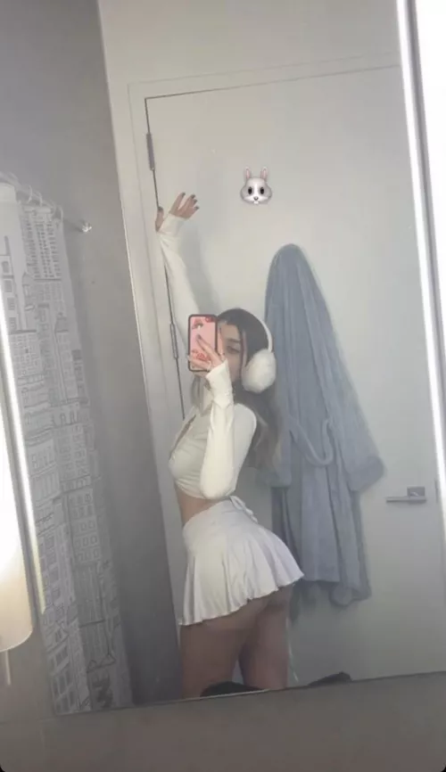 It’s Friday boys London slut available to solve your horny problems all night message for details don’t be shy 😉👀