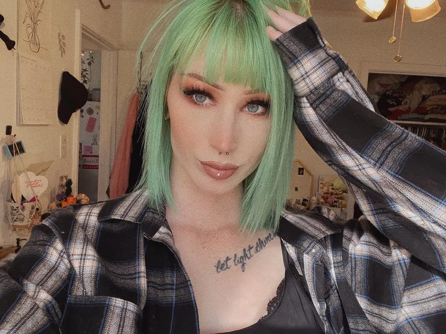 It’s Monday and I’m tired 🖤😴