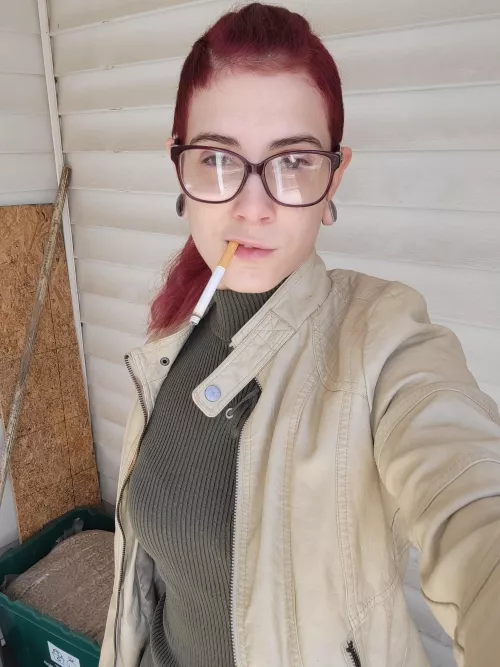 it's so nice out today 🥰 I fixed my hair color so it's a bit less pink and more red hehe 😘