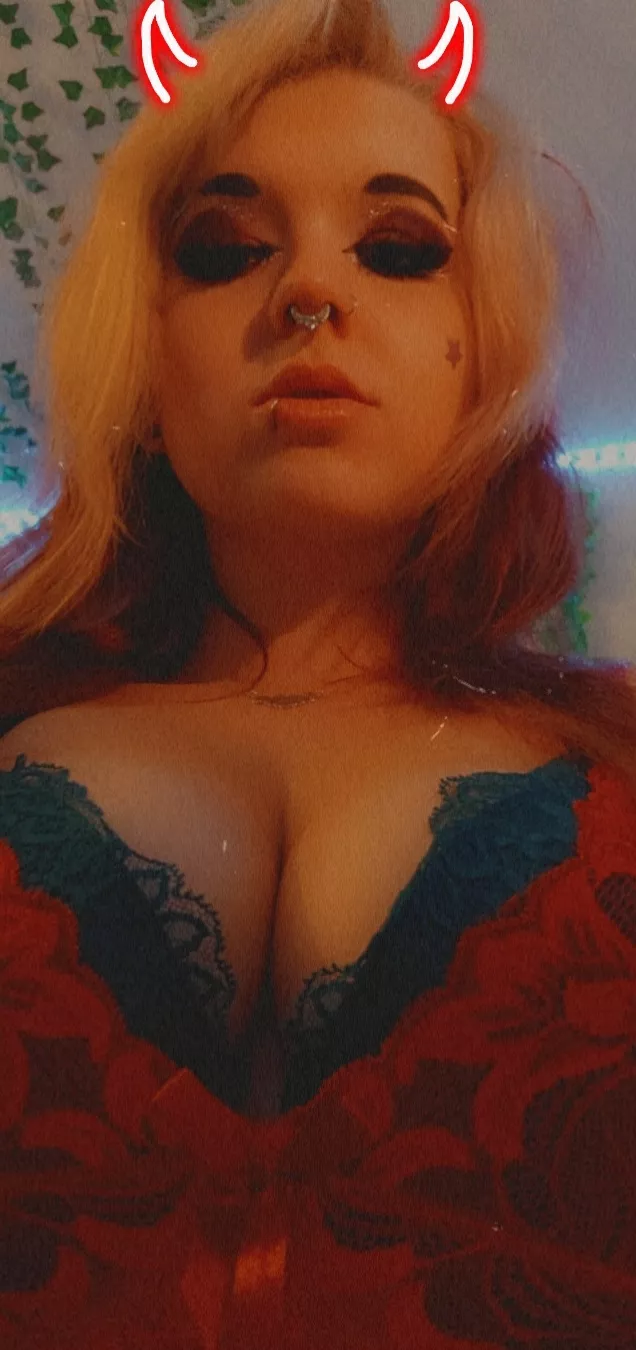 Its titty Tuesday 🖤🖤🖤