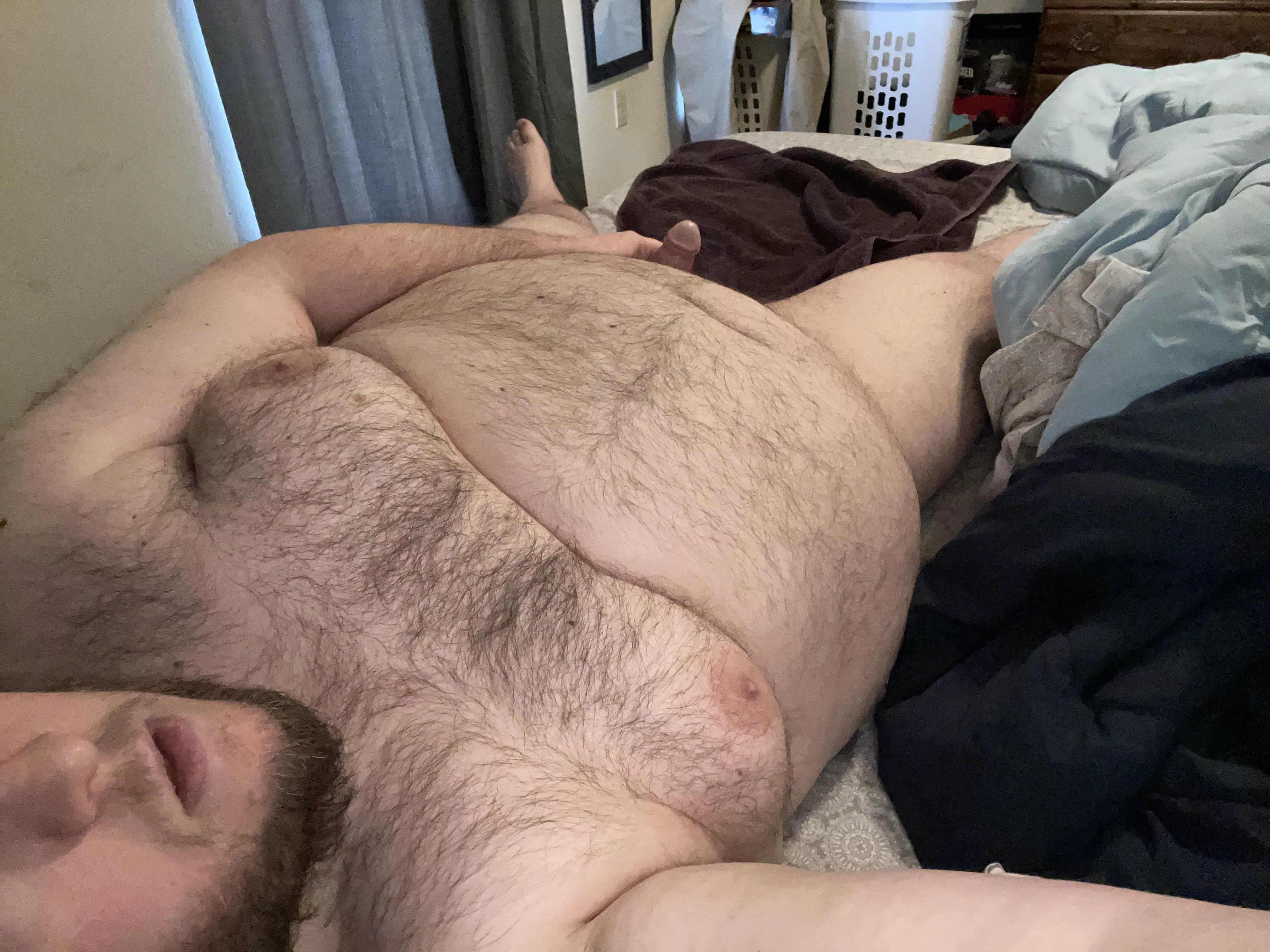 I’ve moved to the bedroom if anyone wants to video chat 👻in bio