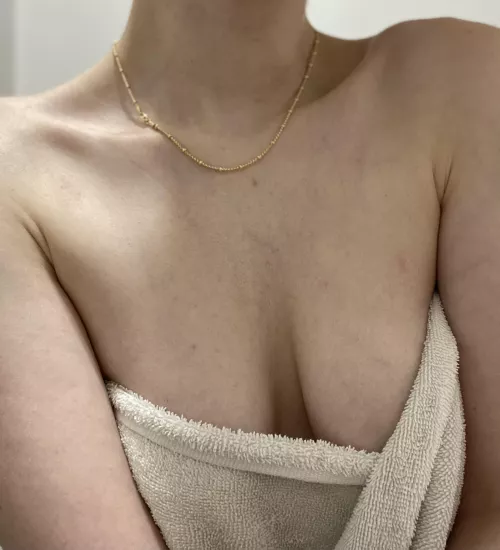 Just a little tease 🧖🏼‍♀️ [OC]