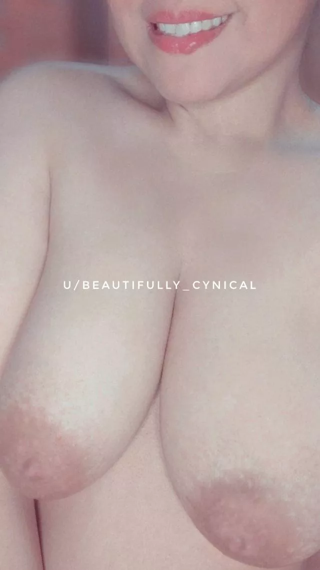 Just grin and bear it on my (f)ourth day. Hope you're having a great morning! 💋