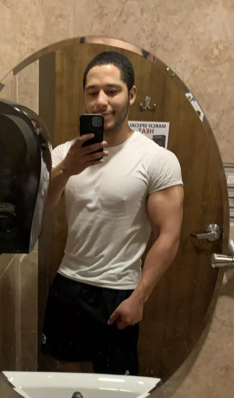 Just hit the gym hard! 💪🏽