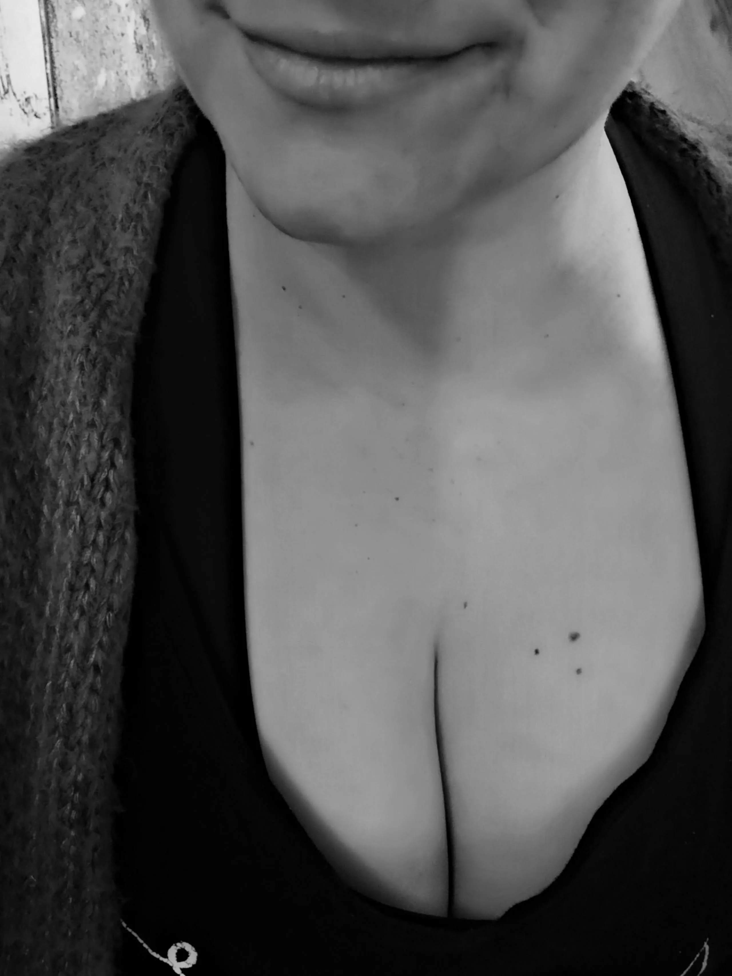 Just some cleavage, move along, nothing to see 😈