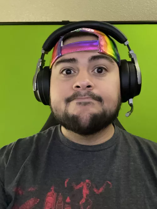 Just want to find a cutie to play games with with each other joysticks.