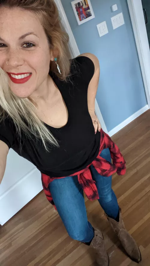 Just your average mom of 3. Happy hump day! 😊