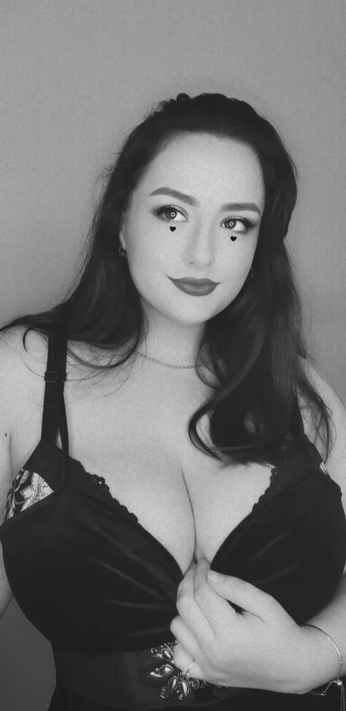 Just your chubby girl next door 🥰🔥