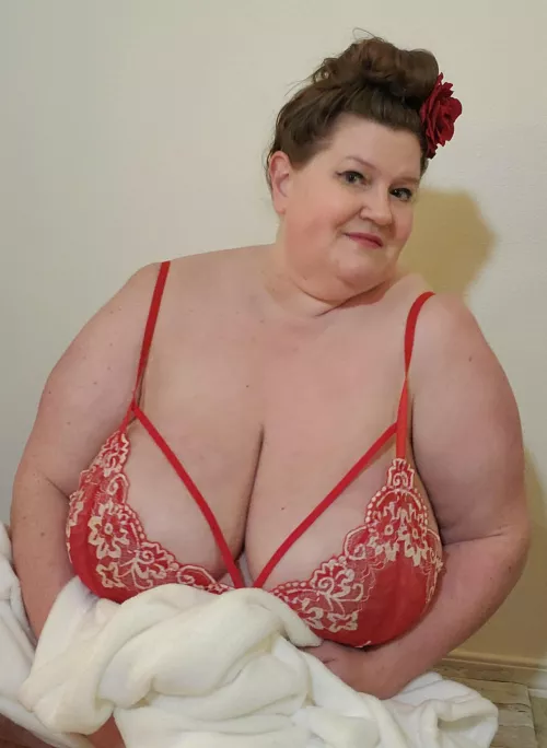 Keep me warm tonight 🔥 😈 [F49]