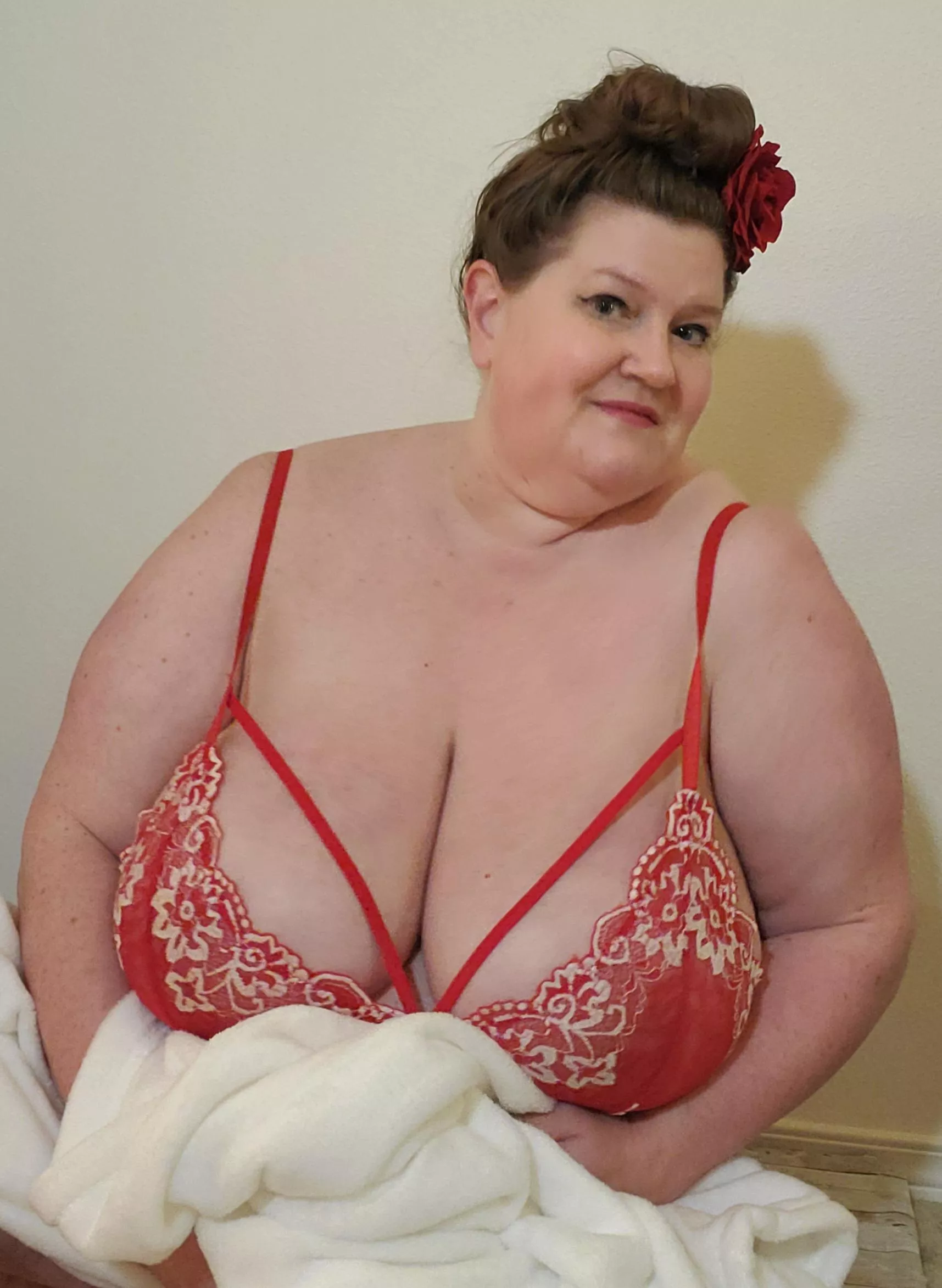 Keep me warm tonight 🔥 😈 [F49]