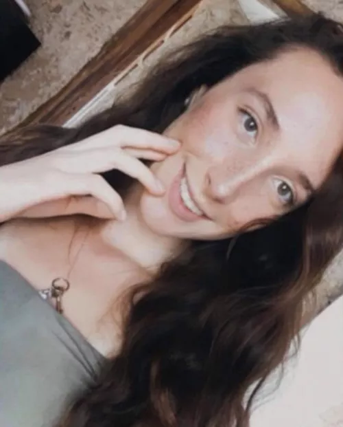 [Kik: ezrathomas311] Would love a cum trib video all over her cute face