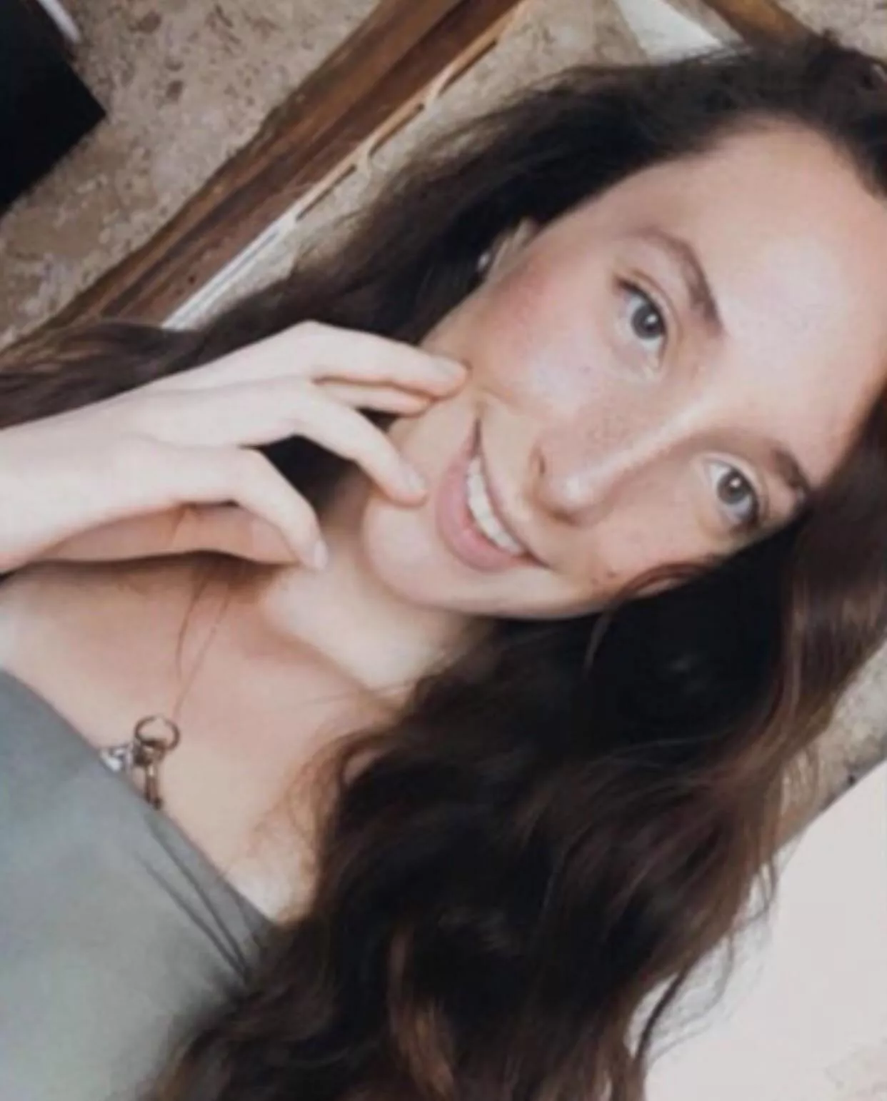 [Kik: ezrathomas311] Would love a cum trib video all over her cute face