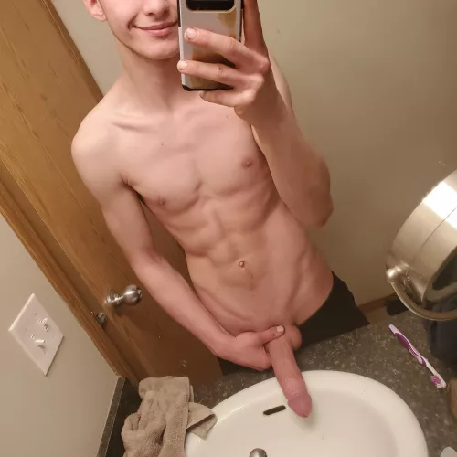 late night mirror pic 😏