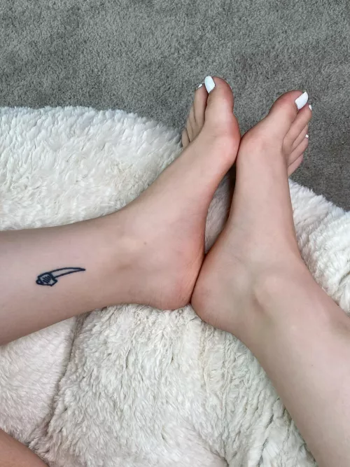 Let me make you cum with just my soles they’re so soft