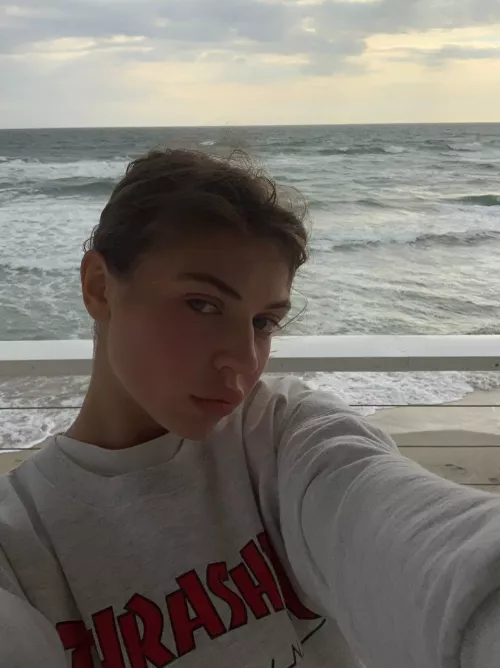 Let 's imagine that we are on the seashore , lying on the sand and doing magic🔥😘🤤