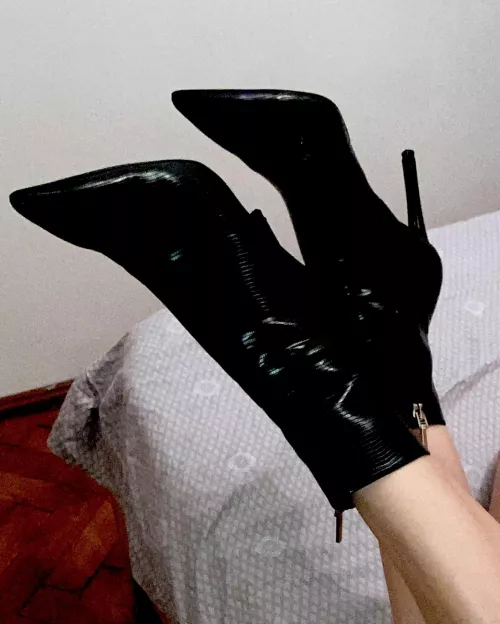 Let’s clean those boots with your tongue