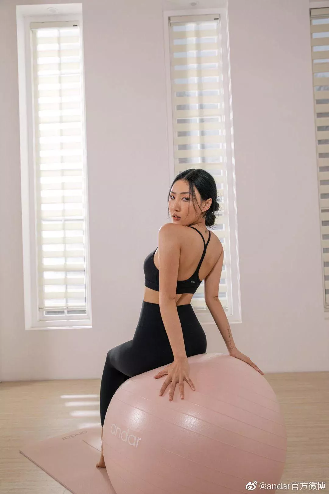 Lets get bi for Korean singer Hwasa