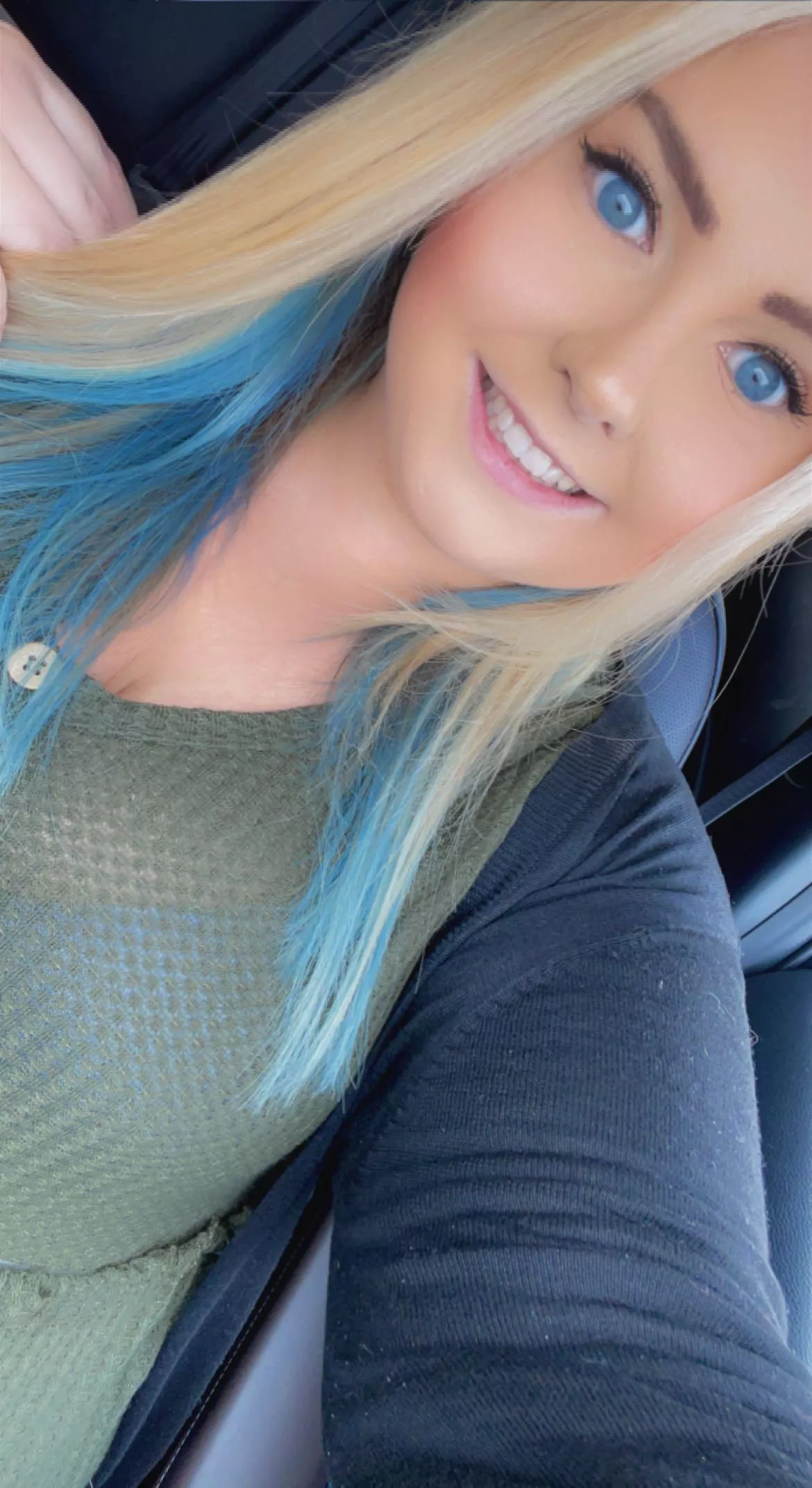 Let’s see how much love a fully clothed selfie of myself gets me ❤️