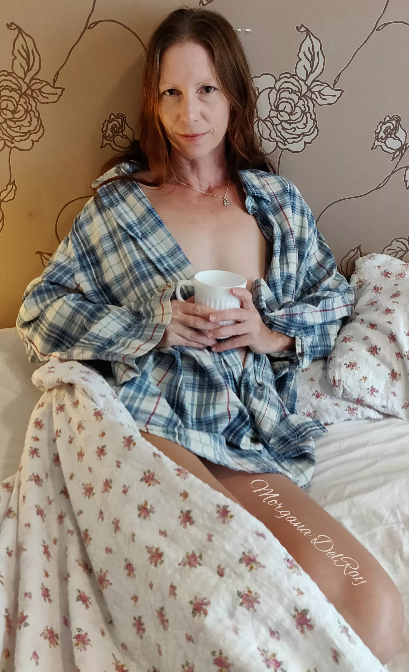 Let's take care of that morning wood 😜. [cam] [vid] [rate] [dom] Kik MorganaDelRay & check the comments for more info 👅. [selling]