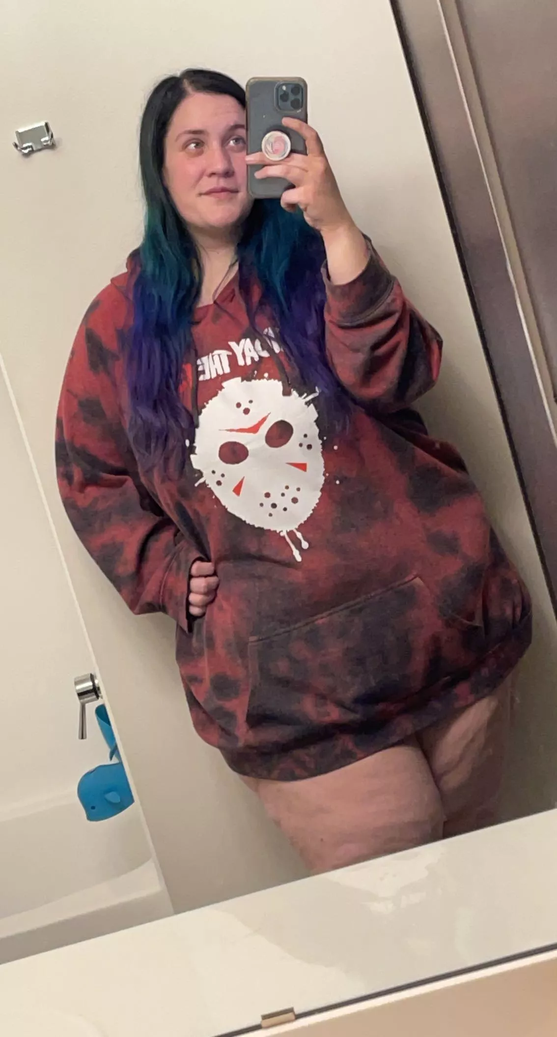 Let’s watch scary movies and cuddle 🥰