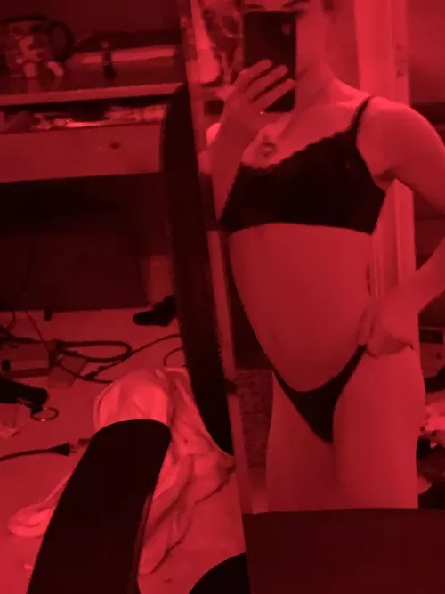 lingerie and red lights=sexyyyyy