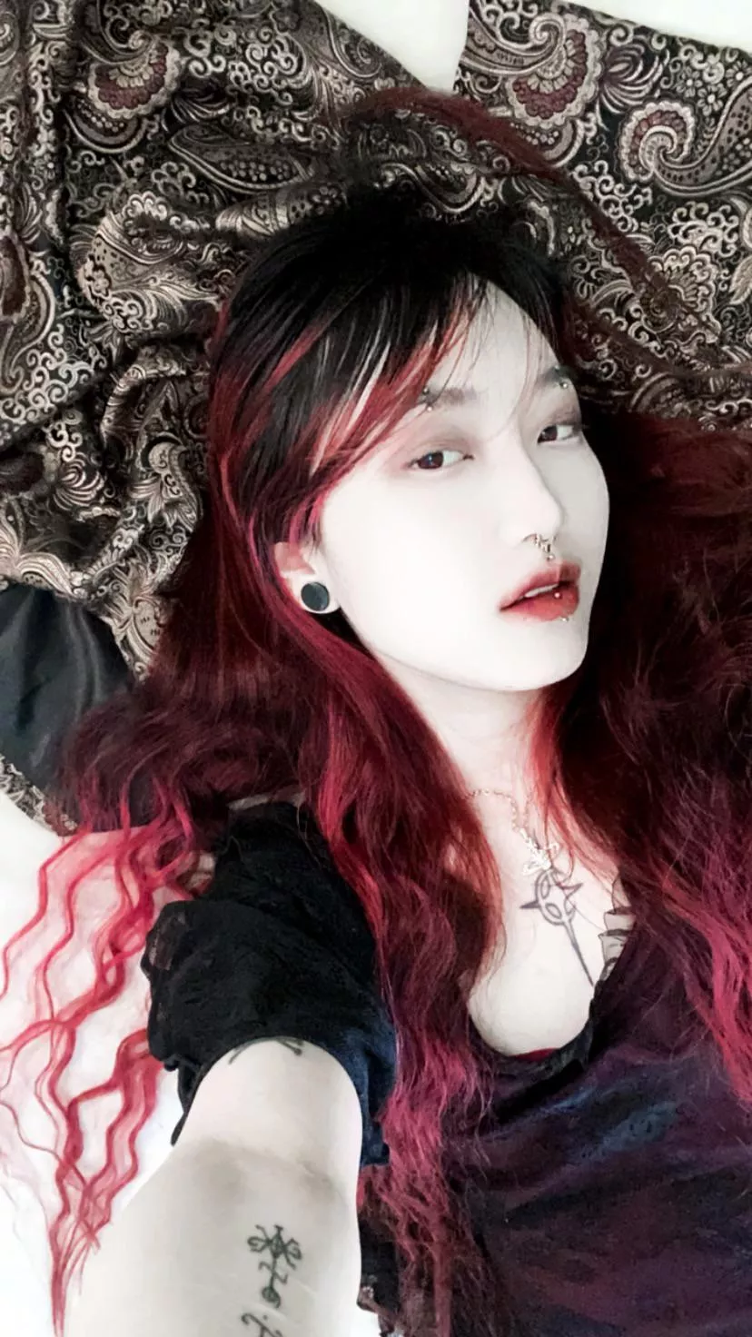 live now ! 💋 romantic gothic 🥀❤️‍🔥 https://chaturbate.com/helvete777/
