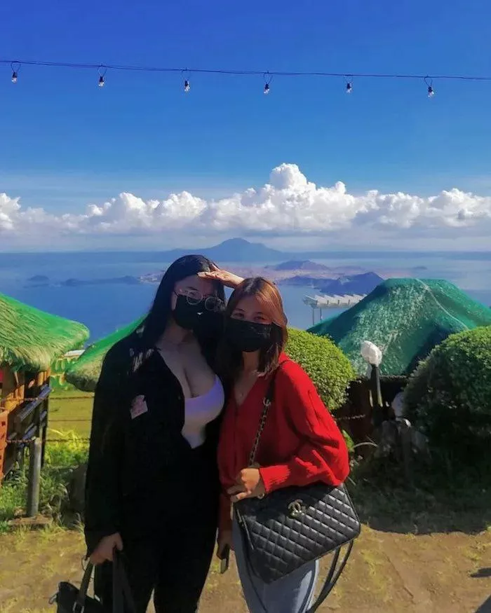 Look at those mountains!