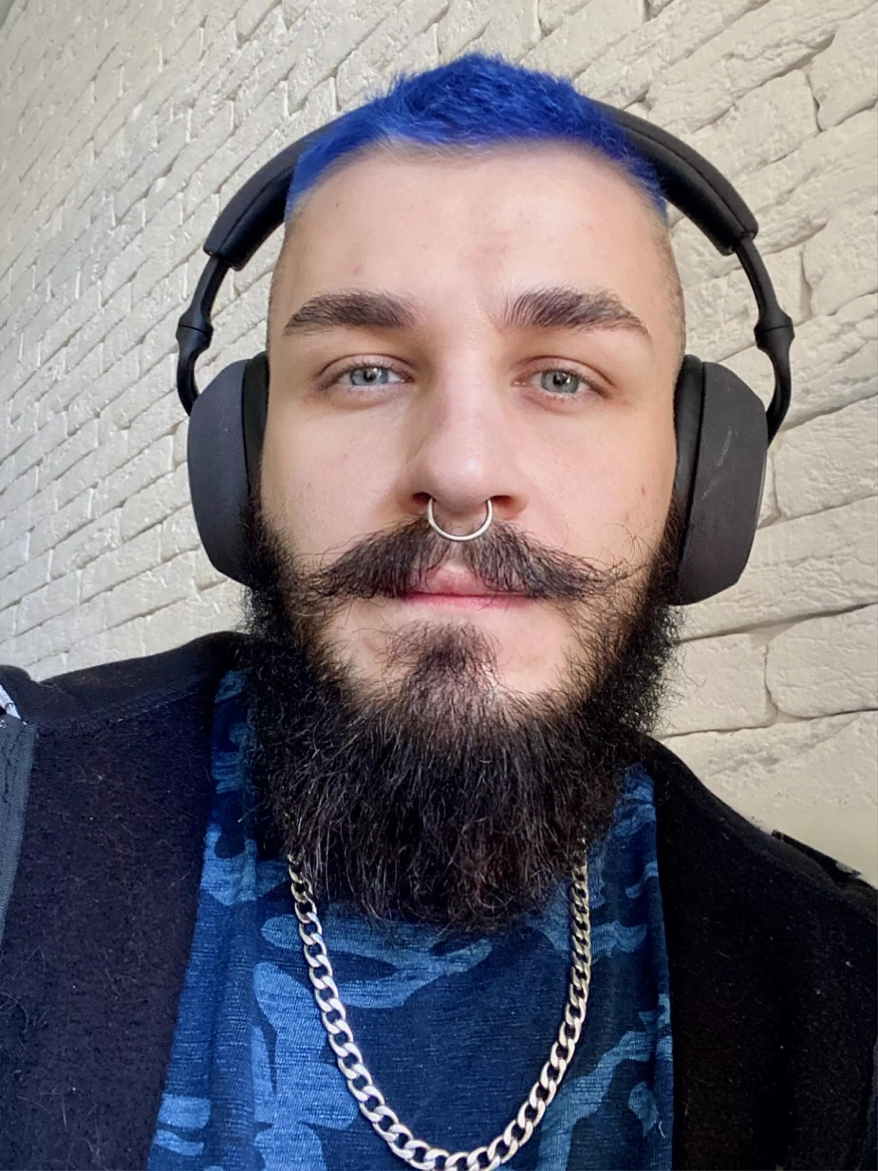 Looking and feeling tired on the 27th day of war but, still trying to be positive, hello beautiful people!