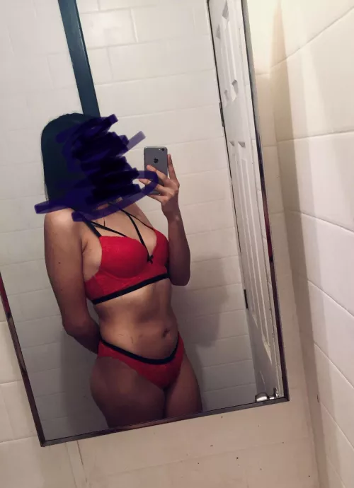 Looking for a male between age 21-26 , If you have a guy friend who want to join let’s make happen and all bang my wife . If no face pictures then you will be ignored . Must be able to host Riverside Ca