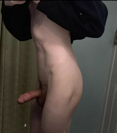 Looking for longterm gaming buddy who can carry me in games and spoil their little slut