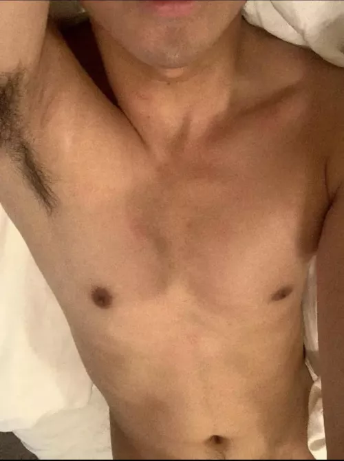 Looking to meet up in Seattle or nearby. Snapchat: Nnah646