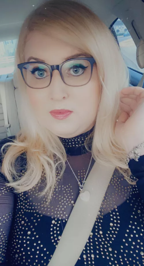 Looking to officially come out as a bimbo on all my social media! What should my pose and caption be? Can be humiliating and degrading, I just want everyone to know what I am