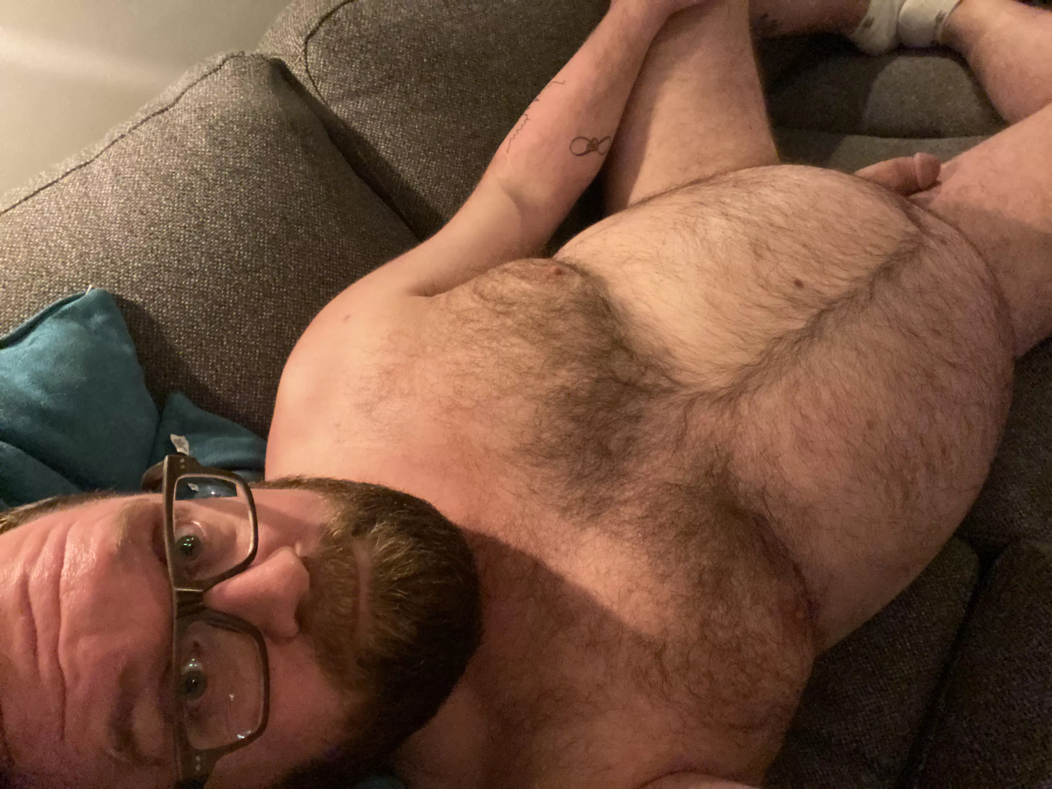 Lounging on the couch and thought I’d check out Reddit. Howdy boys! 👋