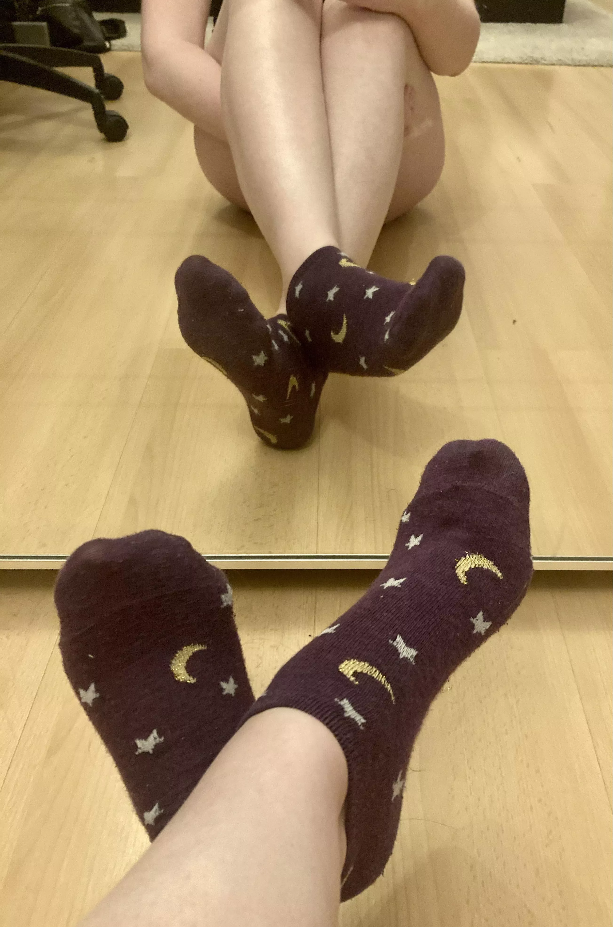 Love these adorable star and moon socks 💜 🌙 ⭐️ Worn for a day and a half 🇬🇧