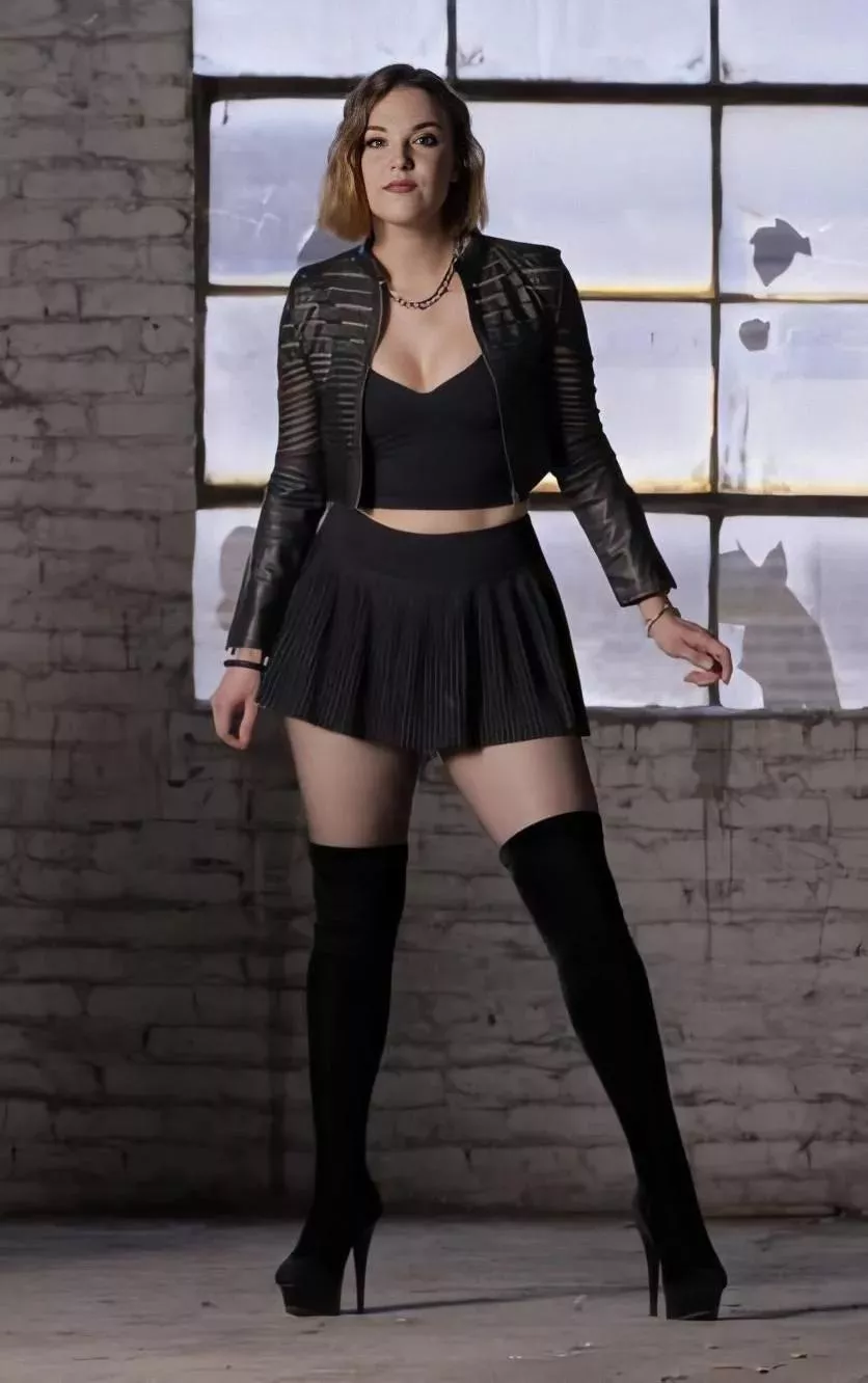 Lzzy Hale is such a sexy woman