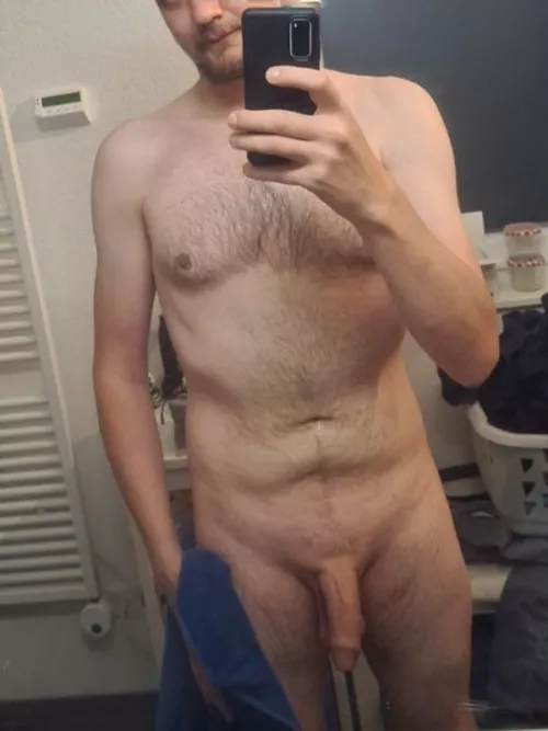 [M] 35, 78kg, 184cm Not a fan of my body overall, but not ashamed of it either.