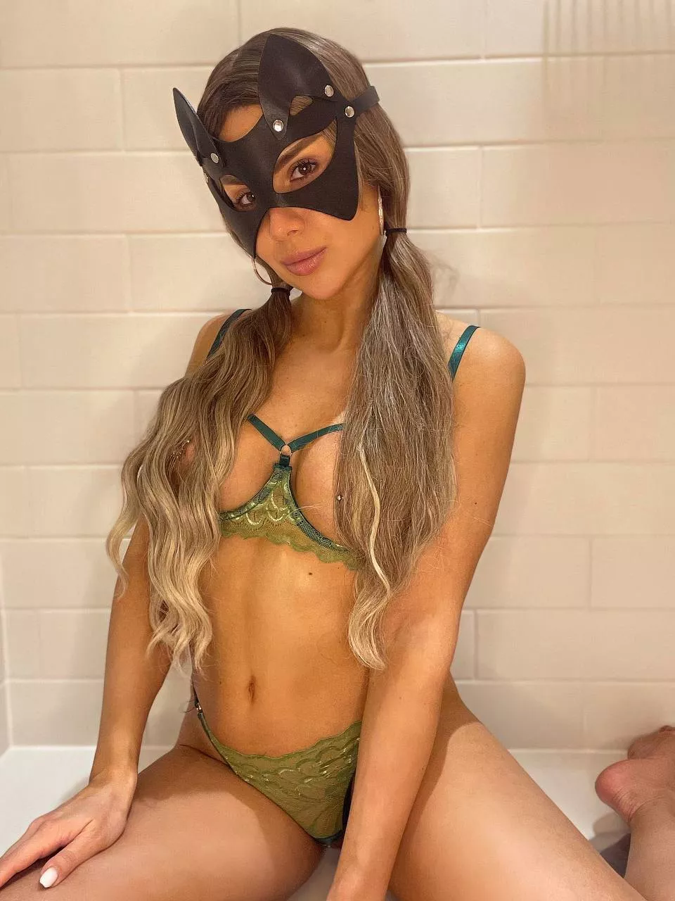 Make me scream like the naughty little slut I am