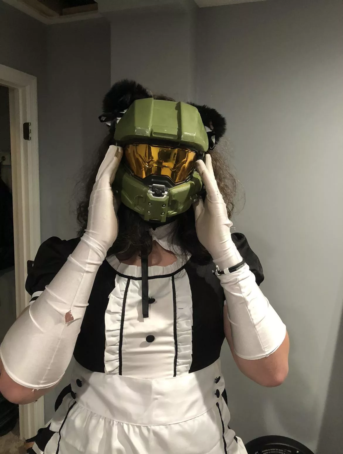 “Master Chief, you mind telling me what you’re doing in a maid dress?”