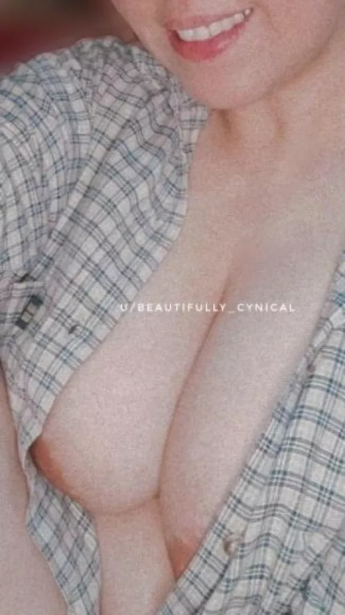 Me a(f)ter having that cup of coffee in the morning. Almost weekend! Have a great day! 💋