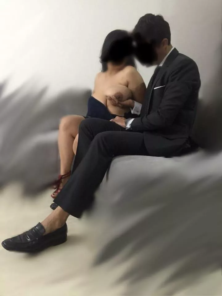 [M][F] A smart businessman always examines the wares before making an offer